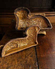 Decorative ceramic lamb mould on a wooden surface